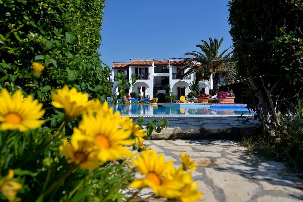 Filorian Hotel Apartments Ахарави Экстерьер фото